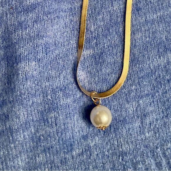 Pearl Necklace Simplistic Golden Adjustable w Single Faux Pearl Ball Choker - Picture 3 of 5